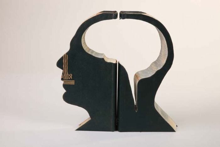 איתמר בגליקטר, Brain Less, 2012, טכניקה מעורבת, 50X50X10 ס''מ, צילום- אורי גרון איתמר בגליקטר, Brain Less, 2012, טכניקה מעורבת, 50X50X10 ס''מ, צילום- אורי גרון