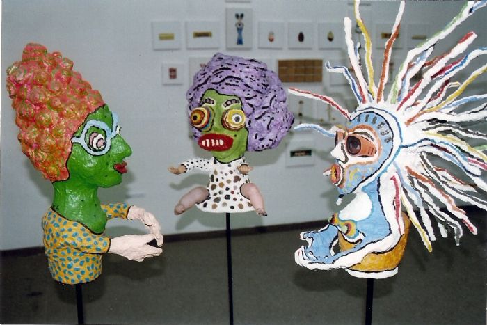 יעל יערי, ראשים, 2000, טכניקה מעורבת יעל יערי, ראשים, 2000, טכניקה מעורבת