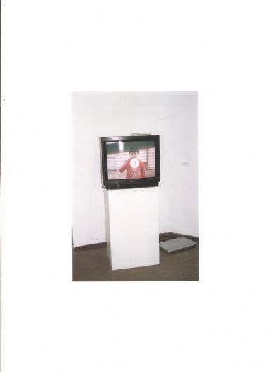 מאיר טאטי, בלון נפוח, 2006, וידאו מאיר טאטי, בלון נפוח, 2006, וידאו