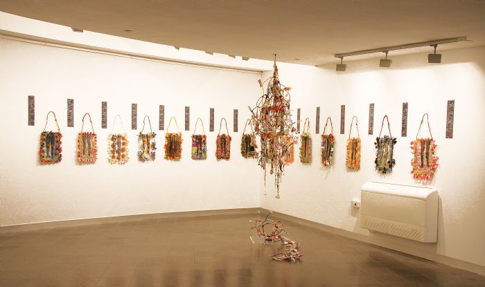 דינה הופמן, משתה הנשים של ושתי, 2005, מיצב דינה הופמן, משתה הנשים של ושתי, 2005, מיצב