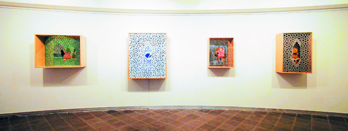 ראובן תשרי, התרחשות מפוברקת, 1999, תיבות עץ, טכניקה מעורבת ראובן תשרי, התרחשות מפוברקת, 1999, תיבות עץ, טכניקה מעורבת