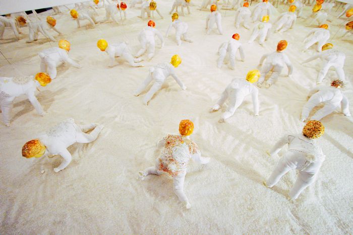 ברכה ביינ'-ונידה גיא, תפילה, 2005, מיצב ברכה ביינ'-ונידה גיא, תפילה, 2005, מיצב