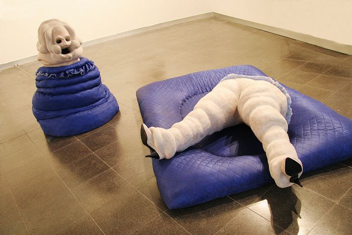 שי עיד אלוני, בובה, 2005, מיצב שי עיד אלוני, בובה, 2005, מיצב